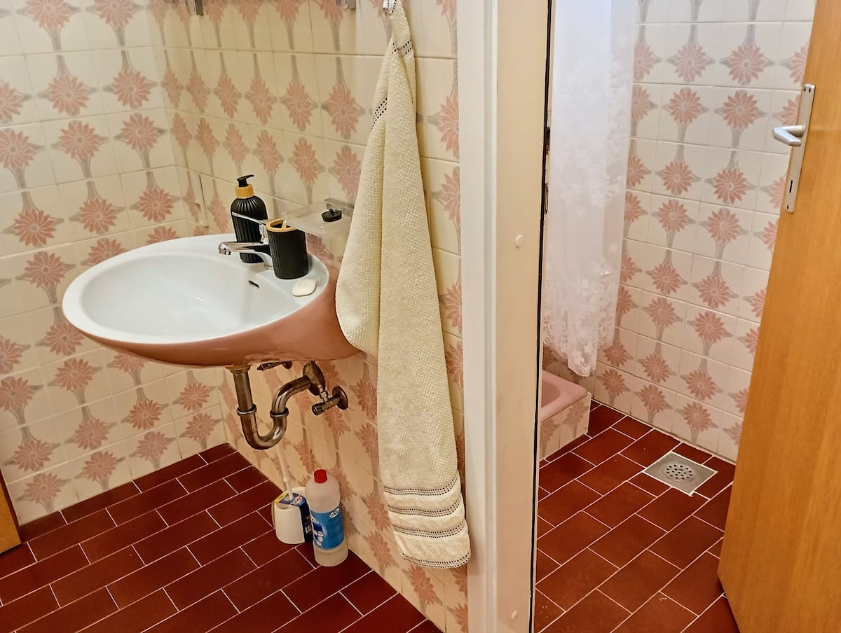 Druga kupaonica s tušem