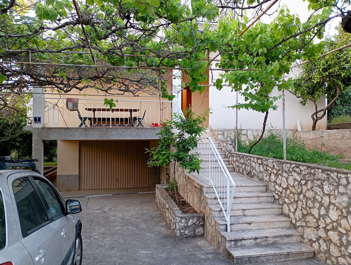 Ulaz i parking